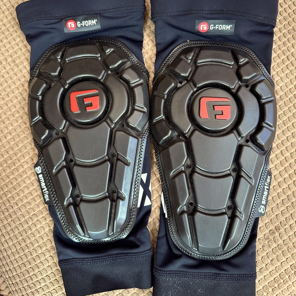 G-Form Black Knee Pads for Kids 4-6 y/o estimated